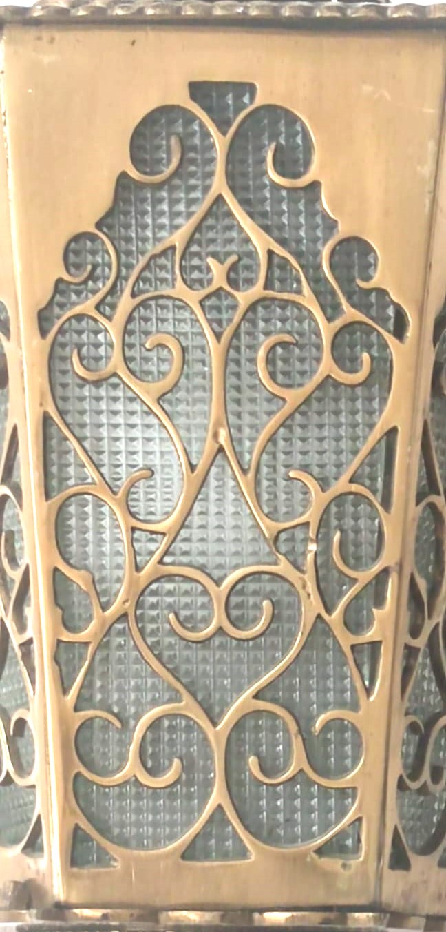 1960 TAMAMI BRONZ SALLAMALI BUZLU CAMLI FENER FORMUNDA TASARLANMIŞ  ALTIGEN FORMDA SALLAMALI TAVAN LAMBASI 