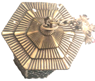 1960 TAMAMI BRONZ SALLAMALI BUZLU CAMLI FENER FORMUNDA TASARLANMIŞ  ALTIGEN FORMDA SALLAMALI TAVAN LAMBASI 