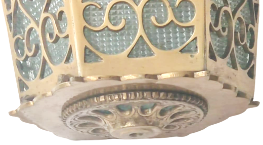 1960 TAMAMI BRONZ SALLAMALI BUZLU CAMLI FENER FORMUNDA TASARLANMIŞ  ALTIGEN FORMDA SALLAMALI TAVAN LAMBASI 