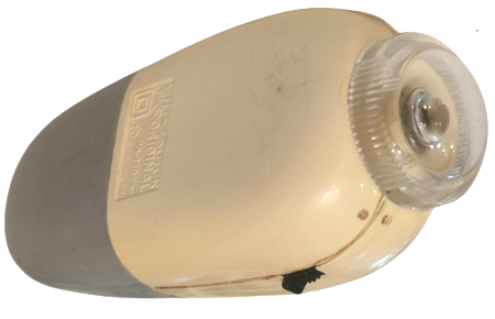 1955 ACCULUX WİTTE GUTOR ORİGİNAL İLK ÜRETİLEN MADALYA ALAN CEP ŞARJ FENERİ LAMP MERCEKLİ ÖN CAM 110 VE 220 VOLT İLE ŞARJ OLMAKTA 