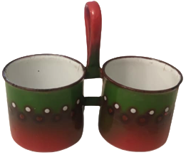 1940 CİNKO ÜZERİ EMAYE SIR KAPLI CİFT TARAFLI ORTASI  TAŞIMA KULPLU ÜZERİ  GÖZ CİCEK DESENLİYEŞİL KIRMIZI TONLARDA  BAHARATLIK