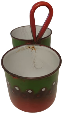 1940 CİNKO ÜZERİ EMAYE SIR KAPLI CİFT TARAFLI ORTASI  TAŞIMA KULPLU ÜZERİ  GÖZ CİCEK DESENLİYEŞİL KIRMIZI TONLARDA  BAHARATLIK