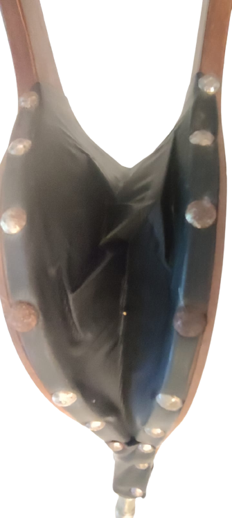 1960 MASİF AHŞAP ÜZERİ OYMALI VE KORUK KISMI  DERİDEN  KABARA CİVİLERLE YAPILMIŞ UC HAVA KISMI METAL EL İLE KULLANILAN ŞÖMÜNE YAKMA KÖRÜK