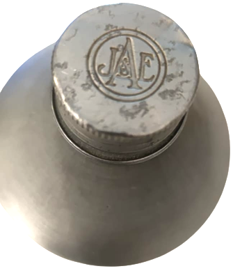 J&E ATKINSONS İ COLONİALİ DOCCIA KAPAKLI ALİMÜNYUM ŞİŞESİNDE 500 ML ESANS PARFUM KOLONYA KABI İCERSİNDE AZ MİKTARDA BULUNMAKTADIR