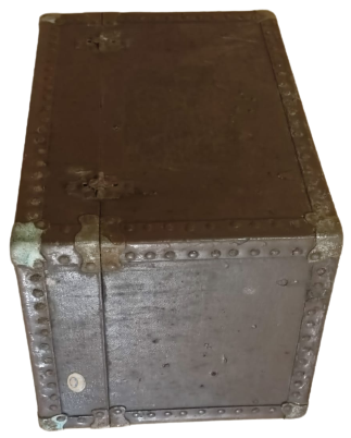 FİLMA CASS SİNEMA REKLAM FİLM CEKİMLERİNDE KULLANILAN KAMERE OBJEKTİF SANDIGI  SANDİK KENARLAR KABARA  ÜZERİNDE ETİKET