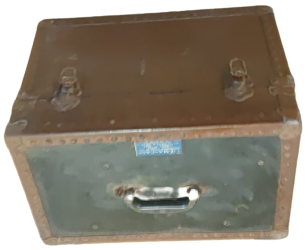 FİLMA CASS SİNEMA REKLAM FİLM CEKİMLERİNDE KULLANILAN KAMERE OBJEKTİF SANDIGI  SANDİK KENARLAR KABARA  ÜZERİNDE ETİKET