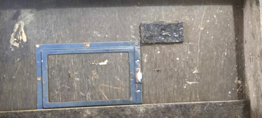 FİLMA CASS SİNEMA REKLAM FİLM CEKİMLERİNDE KULLANILAN KAMERE OBJEKTİF SANDIGI  SANDİK KENARLAR KABARA  ÜZERİNDE ETİKET