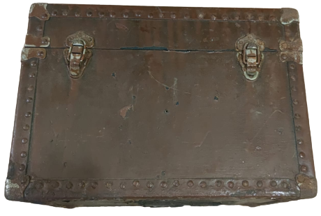 FİLMA CASS SİNEMA REKLAM FİLM CEKİMLERİNDE KULLANILAN KAMERE OBJEKTİF SANDIGI  SANDİK KENARLAR KABARA  ÜZERİNDE ETİKET