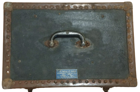 FİLMA CASS SİNEMA REKLAM FİLM CEKİMLERİNDE KULLANILAN KAMERE OBJEKTİF SANDIGI  SANDİK KENARLAR KABARA  ÜZERİNDE ETİKET