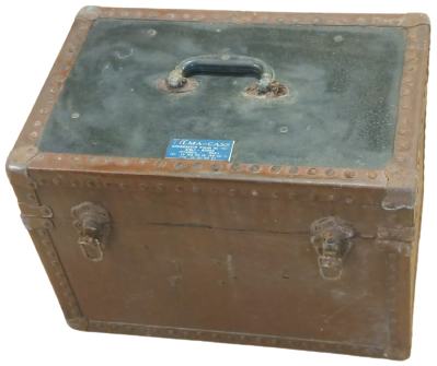 FİLMA CASS SİNEMA REKLAM FİLM CEKİMLERİNDE KULLANILAN KAMERE OBJEKTİF SANDIGI  SANDİK KENARLAR KABARA  ÜZERİNDE ETİKET