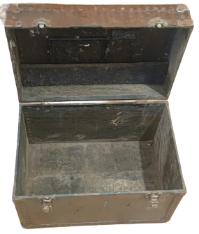 FİLMA CASS SİNEMA REKLAM FİLM CEKİMLERİNDE KULLANILAN KAMERE OBJEKTİF SANDIGI  SANDİK KENARLAR KABARA  ÜZERİNDE ETİKET