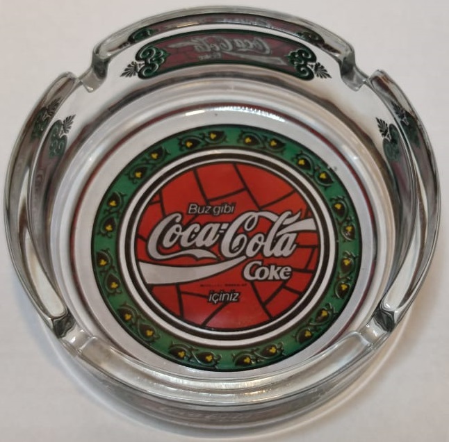 1990 COCA COLA KÜL TABLASI BEYAZ CAM ÜZERİNE KOMPLE LOGO KIRMIZI YEŞİL BASKILI UZERİ YAZILI 