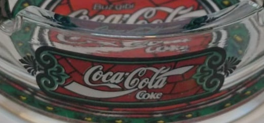 1990 COCA COLA KÜL TABLASI BEYAZ CAM ÜZERİNE KOMPLE LOGO KIRMIZI YEŞİL BASKILI UZERİ YAZILI 