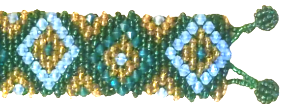 HAPISHANE İŞİ BONCUK EL  İŞİ GELİN KEMERİ YILAN ŞEKLİNDE TASARLANMIŞ YEŞİL TONDA  BEYAZ  VE SARI RENKDE RENKLİ BONCUKLARLA İŞLENMİŞ 