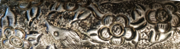 DÖGME BAKIR ÜZERİ GÜMÜŞ KAPLAMA ÜZERİ TAMAMEMEN EL İŞLEMELİ KUŞLAR CİCEKLER TABANINDA BULUNAN  DALGIC GÜMÜŞ DAMGALI 