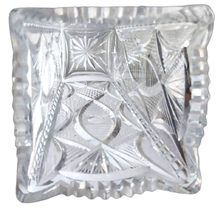 PİRAMİT FORMDA DÖRT KÖŞE KRISTAL CAM EL KESME VAZO AŞADAN YUKARIYA DOGRU  GENİŞLEYEN KARE FORMDA