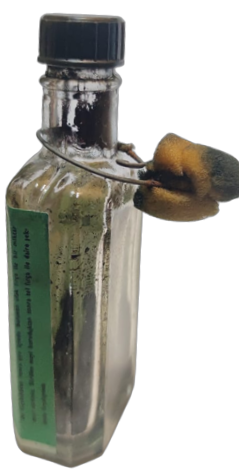 YU-AR LİQUİD SUEDE CLEANER  BLACK SİYAH  SIVI SUET AYAKKABI BOYASI CAM KAPAKLI ŞİŞESİNDE CİFT DİLDE ACIKLAMALI İCERSİ BOŞTUR