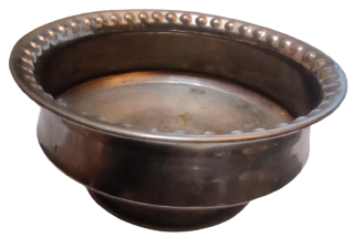 KIRIMLI ÖMER CELAL USTA CİFT YUVARLAK RESİMLİ  DAMGALI SEMAVER DAMLAMA TASI PİRİNC ÜZERİ NİKEL KAPLAMA