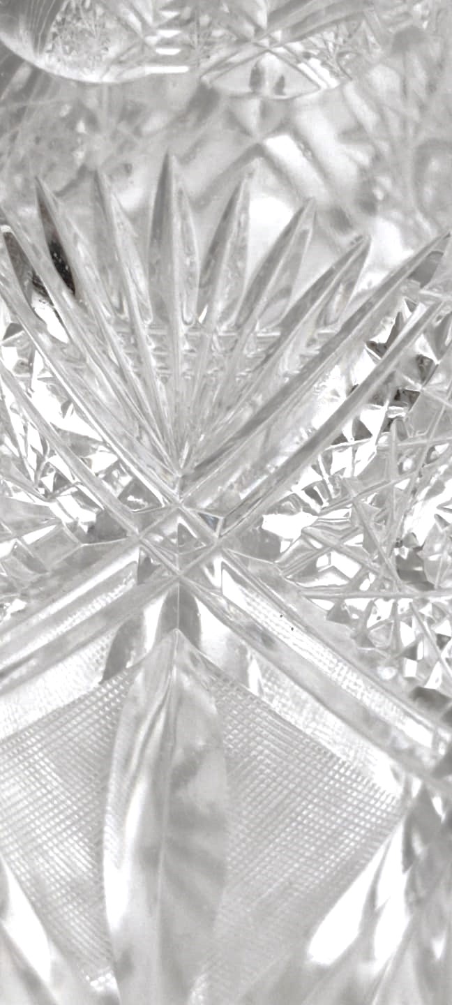 BOHEM KRISTAL BİLLÜR RENK ÜZERİ EL KESİM KARANFİLLİK VAZO