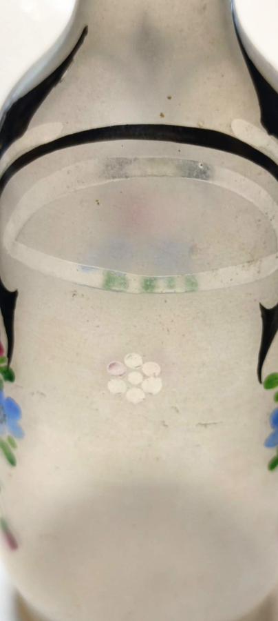 OSMANLI PAZARINA YAPILMIŞ ÜZERİ EL İŞLEME CİCEKLER KAPAKLI KARAF SİŞE AGIZ KISMI VARAK YALDIZ EL CEKME 