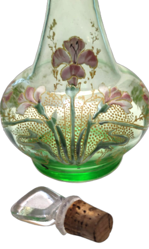 OSMANLI SU YEŞİLİ ÜZERİ EL İŞLEME RENKLİ CİCEKLERLE BEZELİ AGIZ KISMI MANTAR VE CAM TIPALI KARAF ŞİŞE