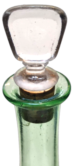 OSMANLI SU YEŞİLİ ÜZERİ EL İŞLEME RENKLİ CİCEKLERLE BEZELİ AGIZ KISMI MANTAR VE CAM TIPALI KARAF ŞİŞE