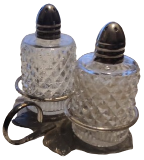 CINAR YAPRAGI FORMUDA GÜMÜŞ KAPLAMA ÜZERİNDE 3 PARCA KIRISTAL TUZLUK BİBERLİK SOSLUKDAN OLUSAN MASA SERVİS TAKIMI