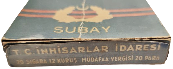 1940 SUBAY SIGARASI İÇERSİ DOLU MAVİ CELENKLİ KARTON KUTUSUNDA TC İNHİSARLAR İDARESİ  20 SIGARA ÜZERLERİNDE ALTIN YALDIZ  HİLAL VE YILDIZ VE  SUBAY YAZMAKTADIR