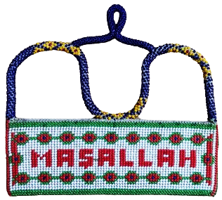 1960 HAPİSHANE BONCUK EL İŞİ MAŞALLAH YAZAN  NAZARLIK GÖZ BONCUK DİKDÖRTGEN FORMA ASKILI  CİFT TARAFLIDIR SİYAH BEYAZ KIRMIZI OPAL CAM BONCUKDAN 