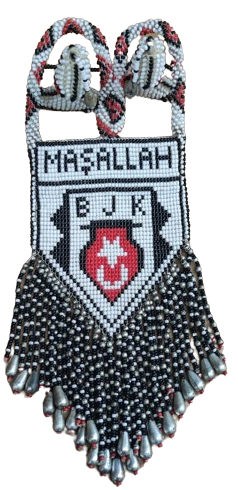 1960 HAPİSHANE BONCUK İŞİ MAŞALLAH  BJK VE TURK BAYRAKLI  CİFT SALLANAN KUŞ EL YAPIMI BONCUK CİFT TARAFLIDIR SİYAH BEYAZ BONCUKDAN BEŞİKTAŞ ARMALI