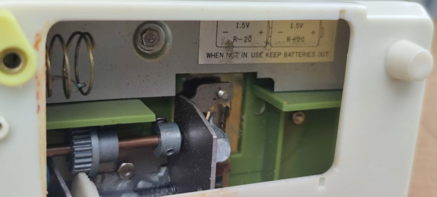 ZİG ZAG SEWİNG  MACHINE MİNİ SEV MİNATURE OYUNCAK PİLLİ DİKİŞ MAKİNASI YEŞİL BEYAZ RENKDE ZİGZAK PİLLE CALIŞAN JAPON MALI OYUNCAK 