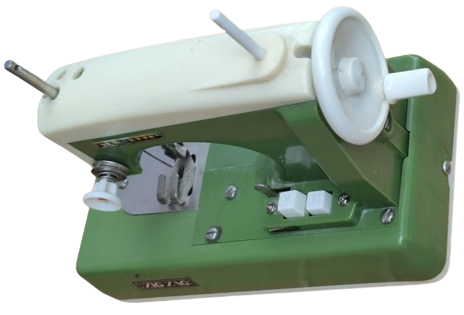 ZİG ZAG SEWİNG  MACHINE MİNİ SEV MİNATURE OYUNCAK PİLLİ DİKİŞ MAKİNASI YEŞİL BEYAZ RENKDE ZİGZAK PİLLE CALIŞAN JAPON MALI OYUNCAK 