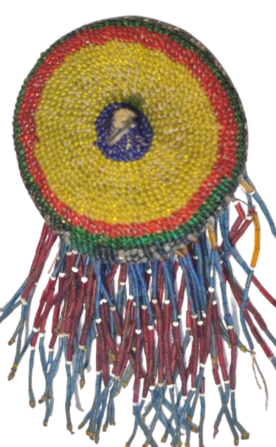 HAPİSHANE İŞİ YUVARLAK FORMDA ASILARAK  SALLANAN BİSMİLLAHİRRAHMANİRRAHİM SACAKLI EL YAPIM  RENKLİ BONCUKLARLA YAPILMIŞ SACAKLI NAZARLIK 