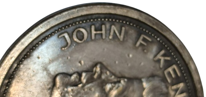 JOHN F KENNEDY 1917 1963  MEDAL KENEDİNİN ANISINA CIKARILMIŞ MADALYA  GÜMÜŞ KAPLAMA