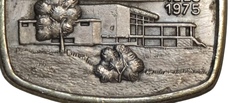 1225 1975 TARİHLİ ALMAN  750 . YIL HUZUR YASAM ANISINA  MEDAL MADALYA  UZERİ GUMUS KAPLAMA  DİKDÖRTGEN FORMDA