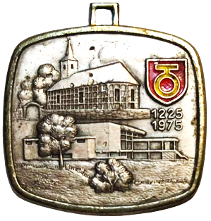 1225 1975 TARİHLİ ALMAN  750 . YIL HUZUR YASAM ANISINA  MEDAL MADALYA  UZERİ GUMUS KAPLAMA  DİKDÖRTGEN FORMDA