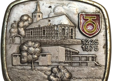 1225 1975 TARİHLİ ALMAN  750 . YIL HUZUR YASAM ANISINA  MEDAL MADALYA  UZERİ GUMUS KAPLAMA  DİKDÖRTGEN FORMDA