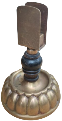 1950 KİBRİTLİK SEHBA UZERİ YUVARLAK KAİDELİ ÜZERİ KABARTMA DİLİM İŞ BAKIR TABAN ARA GÖVDE AHŞAP PİRİNC KİBRİTLİK YARİ