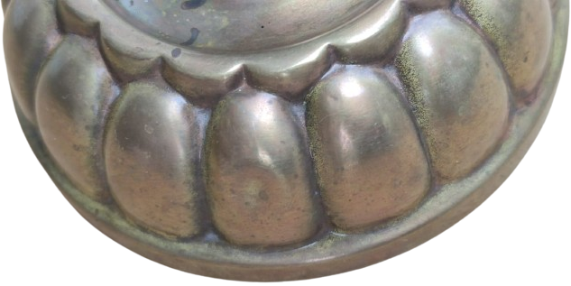 1950 KİBRİTLİK SEHBA UZERİ YUVARLAK KAİDELİ ÜZERİ KABARTMA DİLİM İŞ BAKIR TABAN ARA GÖVDE AHŞAP PİRİNC KİBRİTLİK YARİ