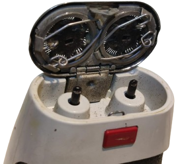 1968 PHILIPS PHILISHAVE TYPE 1203 MADE IN HOLLAND  6V DC PİLLİ CİFT BICAKLI TRAŞ MAKİNESİ İKİ ADET AA KALEM PİL İLE CALIŞMAKTA İLK PİLLİ MAKİLELERDEN