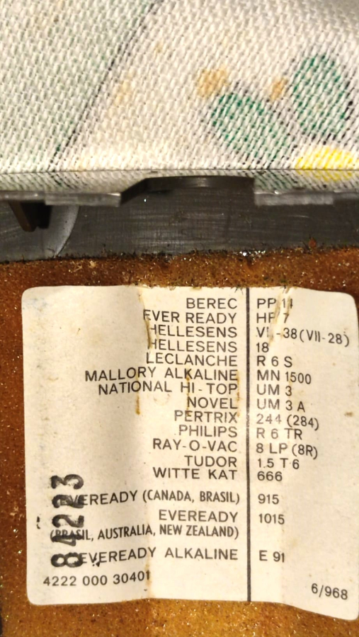 1968 PHILIPS PHILISHAVE TYPE 1203 MADE IN HOLLAND  6V DC PİLLİ CİFT BICAKLI TRAŞ MAKİNESİ İKİ ADET AA KALEM PİL İLE CALIŞMAKTA İLK PİLLİ MAKİLELERDEN