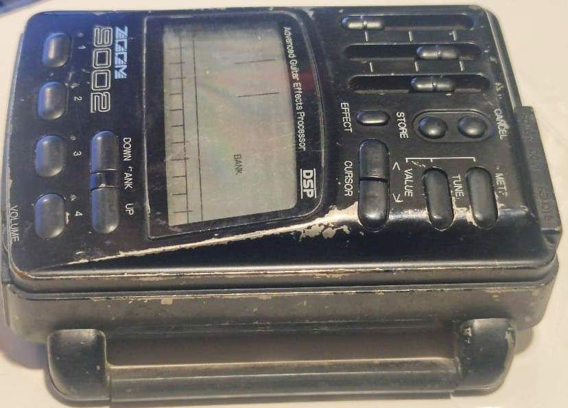 ZOOM 9002 ADVANCED GUITAR EFFECTS PROCESSOR GELİŞMİŞ GİTAR EFEKTLERİ İŞLEMCİSİ 