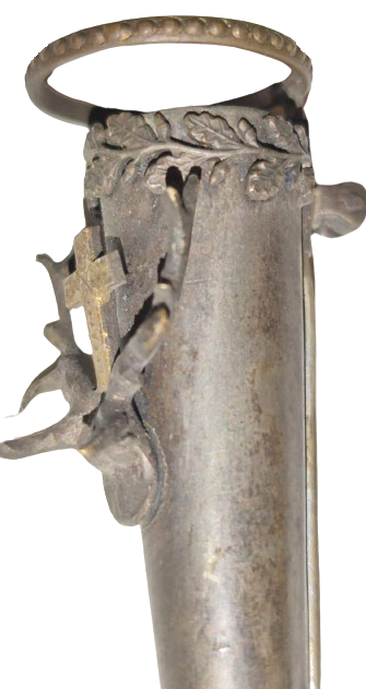 ÖZEL DİNSEL TÖRENLERDE YAKAYA TAKILAN VAZO GÜMÜŞ ÜZERİNDE GEYİK BOYNUZU VE HAC BULUNMAKTA  YAKAYA TAKILRAK İÇERSİNE CANLI CİCEK KOYULUP KULLANILIR