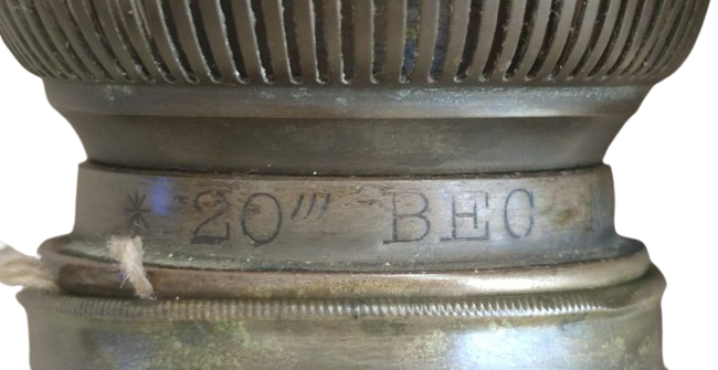 1900 VİKTORYA DÖNEMİ MATADOR 20 BEC PİRİNC YUVARLAK MAKİNE FİTİL  PORSELEN DEPO METAL GÜMÜŞ KAPLAMA ÜC AYAK KAİDE CAM ŞİŞELİ GAZ LAMBASI