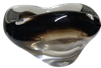 İTALYAN MURANO BEYAZ GÖVDE  KENARLAR KOYU MOR VOLANLI ÜCGEN FORMDA SORUNSUZ KÜL TABLASI