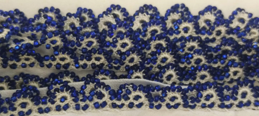 YEMENİ BEYAZ KENARLAR KOMPLE EL İŞCİLİKLİ  LACİVERT OPAL CAM BONCUKLARLA DÖNÜLMÜŞ EŞARP 