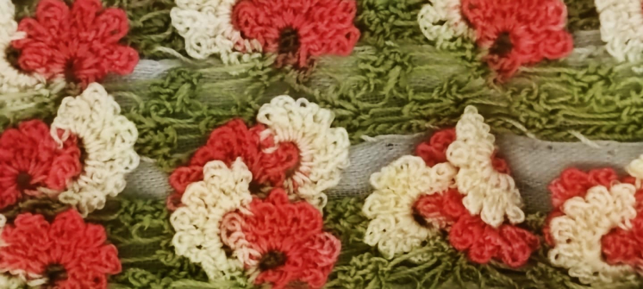 YEMENİ ÜZERİ CİCEK YAPRAKLARLA DÜŞELİ KENARLAR KOMPLE EL İLE YAPILMIŞ İGNE OYASI EŞARP KOMPLE EL BOYAMA KOK BOYA OYALAR PEMBE KIRMIZI CİCEK