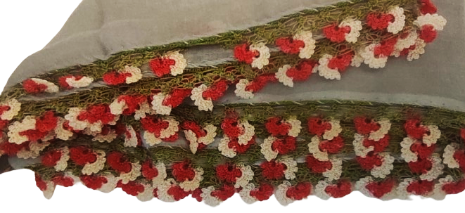 YEMENİ ÜZERİ CİCEK YAPRAKLARLA DÜŞELİ KENARLAR KOMPLE EL İLE YAPILMIŞ İGNE OYASI EŞARP KOMPLE EL BOYAMA KOK BOYA OYALAR PEMBE KIRMIZI CİCEK