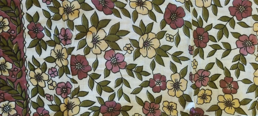 YEMENİ ÜZERİ CİCEK YAPRAKLARLA DÜŞELİ KENARLAR KOMPLE EL İLE YAPILMIŞ İGNE OYASI EŞARP KOMPLE EL BOYAMA KOK BOYA OYALAR PEMBE BEYAZ CİCEK