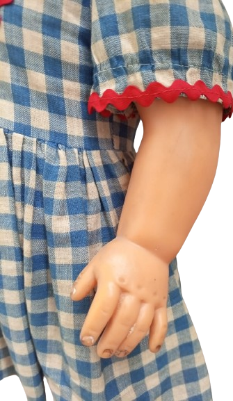 1970 LİSSİ BATZ MAVİ BEYAZ KARELİ ELBİSELİ 82 CM BOYUNDA ELBİSELİ KIZ BEBEK KIRMIZI AYAKKABILI OYUNCAK KIZ COCUK BEBEK SINIRLI ÜRETİM